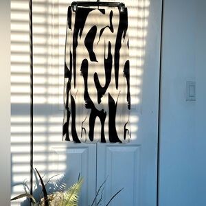 Black & White medium length skirt with slit